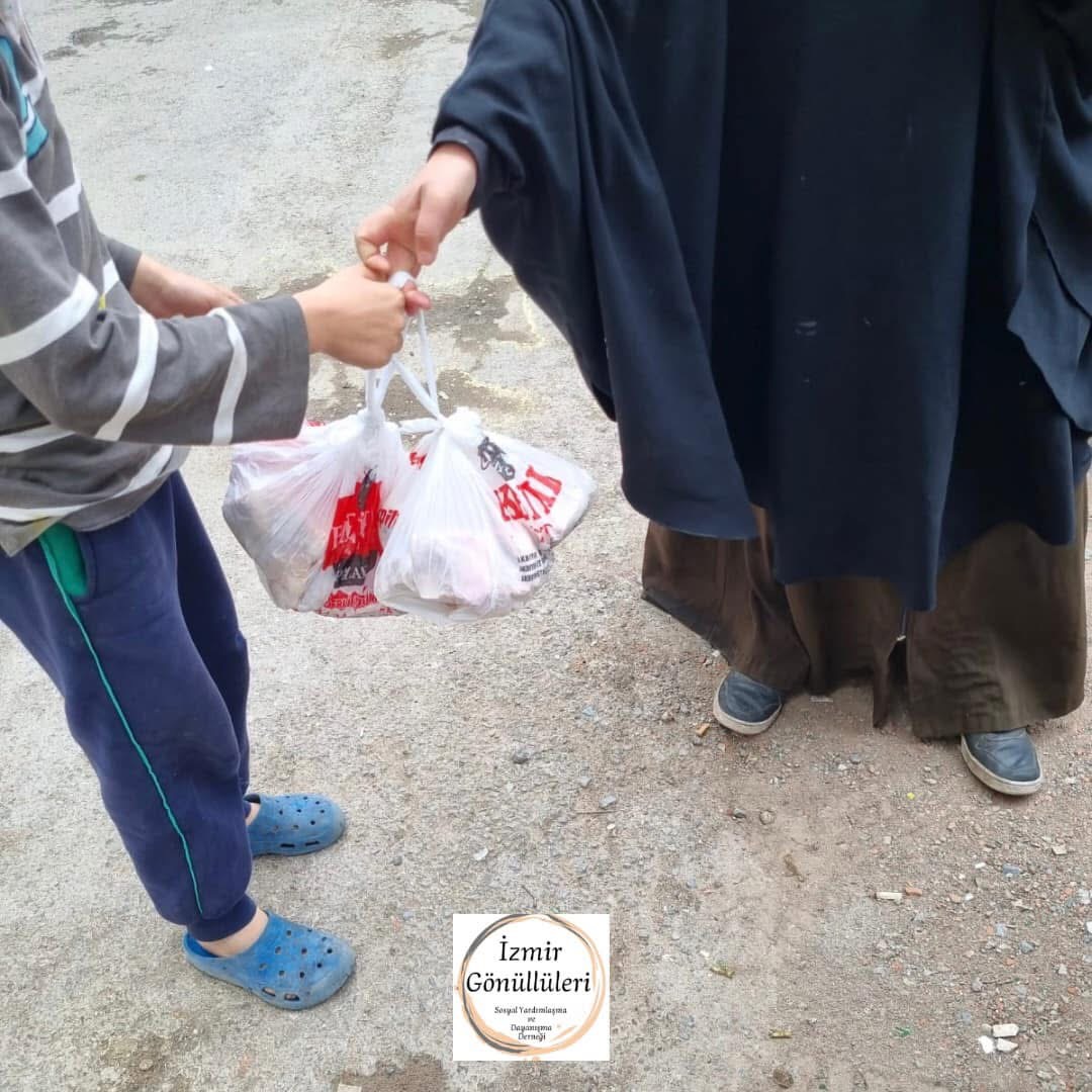 İzmir Gönüllüleri Gıda Marketi ve Gıda Dağıtımları